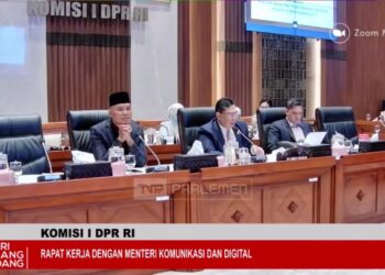 Rapat kerja Komisi I DPR RI dengan Menteri Komdigi, salah satunya membahas kementerian bencana