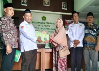 Penyerahan wakaf aset Hajjah Amronah Fadhil kepada Muhammadiyah