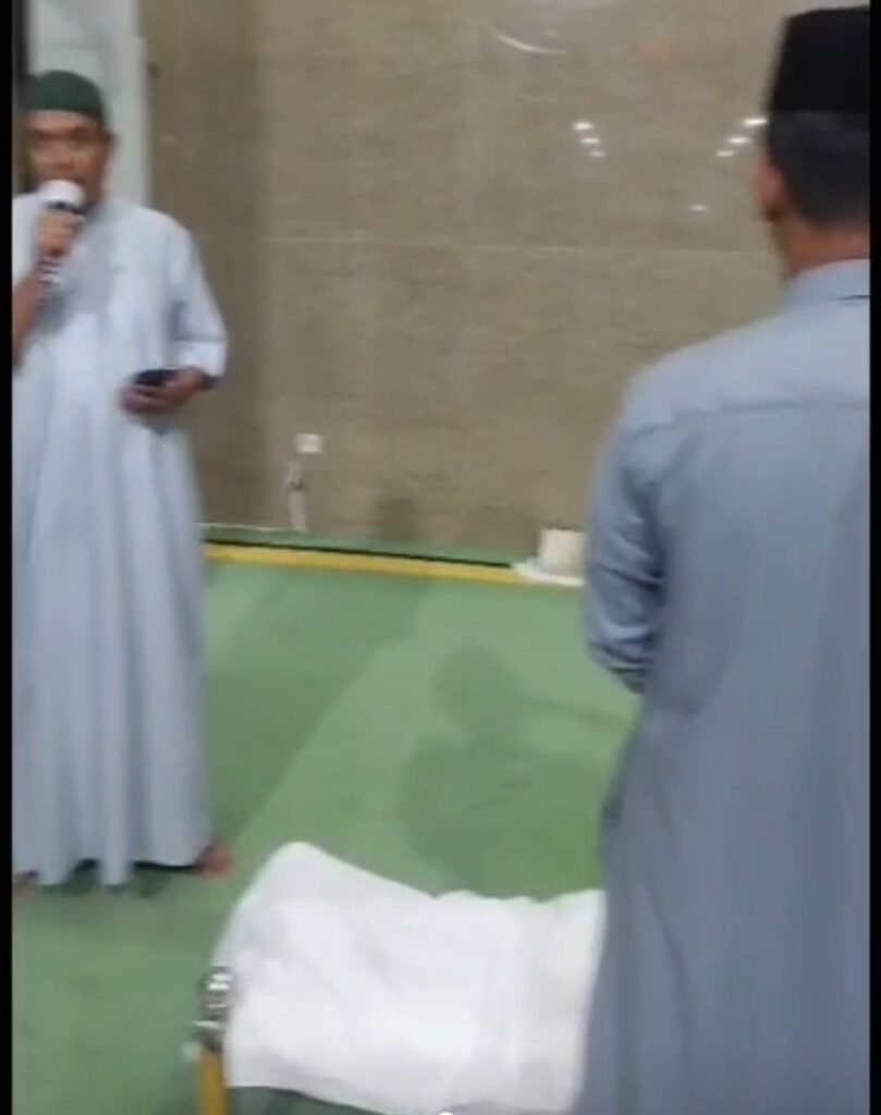 Jenazah bayi di masjid Al Jihad