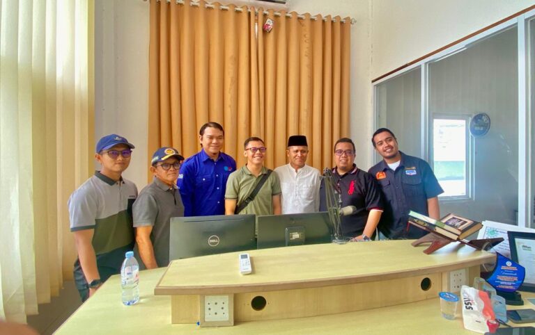 Dukung Dakwah Digital, Yayasan Mahatir Mohammad Zain Lakukan Kunjungan Serta Serahkan Donasi Ke Radio dan Media Masjid Al Jihad Banjarmasin