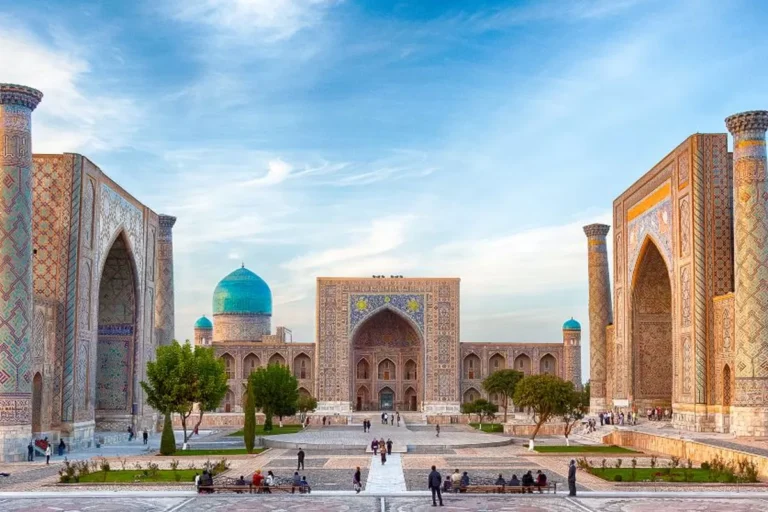 Kembangkan Pariwisata Religi, Uzbekistan Subsidi Turis Indonesia–Malaysia lewat Program Umrah Plus