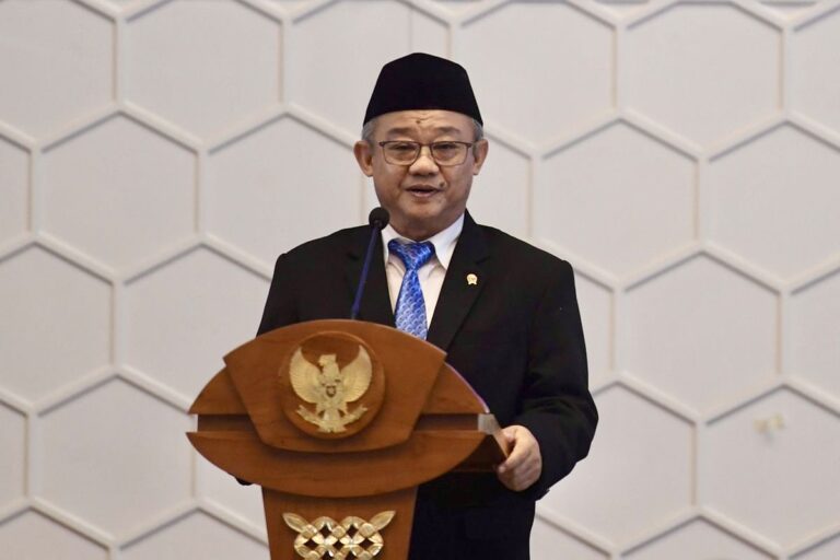 Mendikdasmen Sebut Banyak Anggota DPR Lulusan Paket C, PKBM Dinilai Krusial