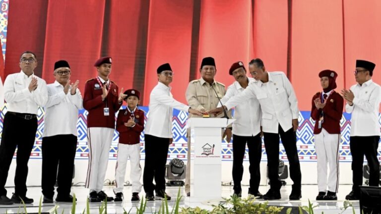 Presiden Prabowo Resmikan 166 Sekolah Rakyat Seluruh Indonesia di Banjarbaru!