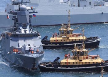 Kapal-kapal perang dalam latihan BRICS