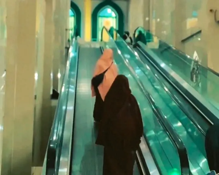 Eskalator masjid al jihad