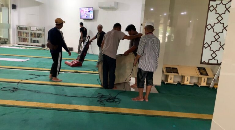 Persiapan Menyambut Ramadhan 1447 H, Seluruh Unsur di Masjid Al Jihad Banjarmasin Gelar Aksi Bersih-bersih!