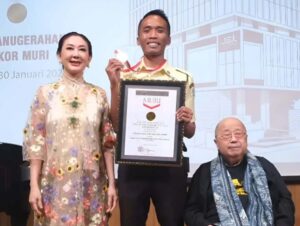 Khoirul Anam, Satpam Cetak Rekor MURI dengan Karya Ilmiah Terbanyak