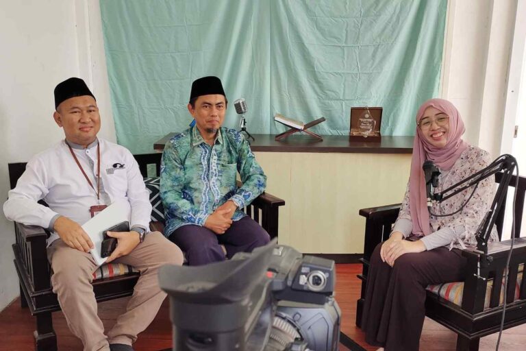 Radio Suara Al Jihad Gelar Talkshow Kupas Bahaya Penipuan Transaksi Keuangan Bersama OJK dan MES Kalsel