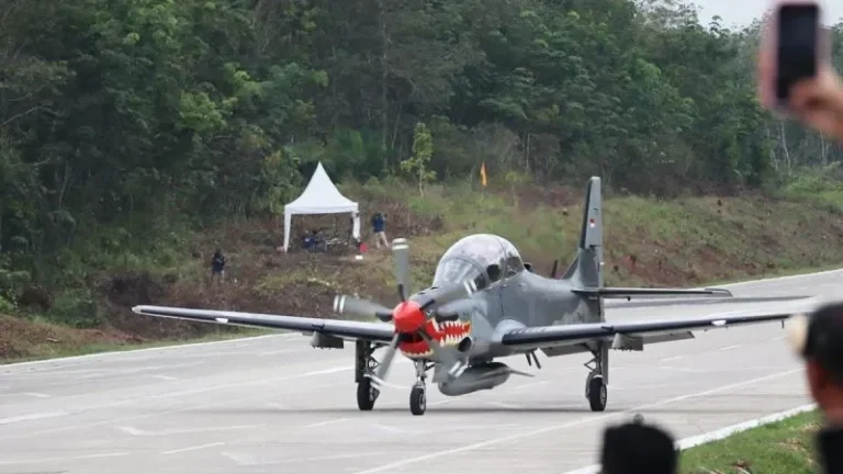 Dua Jet Tempur Sukses Mendarat di Tol Trans Sumatera, Siap Jadi Runway Darurat