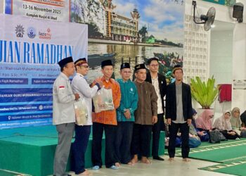 Penyerahan simbolis paket sembako untuk guru sekolah Muhammadiyah se-Kota Banjarmasin