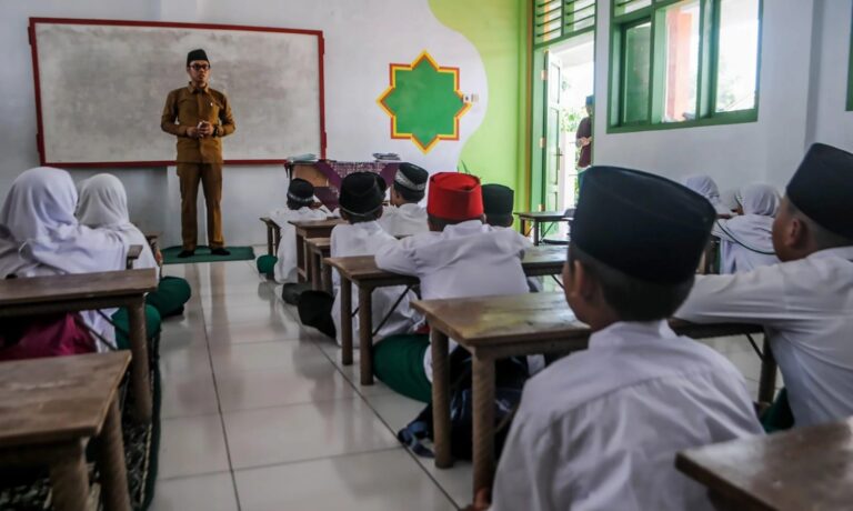Kemenag Pastikan TPG Ratusan Ribu Guru Madrasah Cair Bulan Ini!