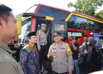 Pelepasan mudik gratis oleh Direktorat Lalu Lintas Polda Kalimantan Selatan pada 2025