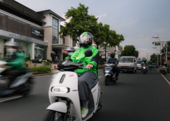 ojol gunakan motor listrik