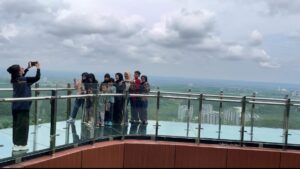 Jembatan Kaca IKN Jadi Destinasi Favorit Libur Lebaran 2026