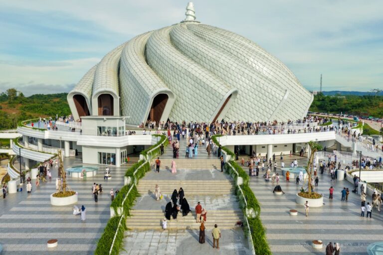 Masjid IKN Gelar Salat Idulfitri Perdana, Dihadiri Ribuan Jamaah