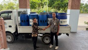 DLH Kalsel dan Kementerian Lingkungan Hidup salurkan bantuan fasilitas pengelolaan sampah