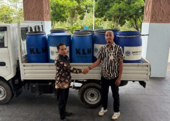 DLH Kalsel dan Kementerian Lingkungan Hidup salurkan bantuan fasilitas pengelolaan sampah