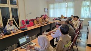 Petugas Kloter BDJ 10 Banjarbaru Bersama Dinkes Banjarbaru Perketat Mitigasi Kesehatan Jemaah