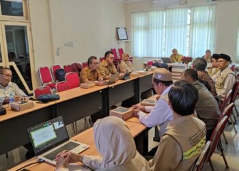 Petugas Kloter BDJ 10 Banjarbaru Bersama Dinkes Banjarbaru Perketat Mitigasi Kesehatan Jemaah