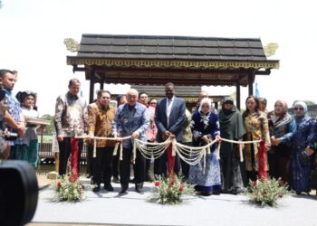 Gubernur Kalsel resmikan dermaga khusus nuansa pasar terapung di kawasan TMII