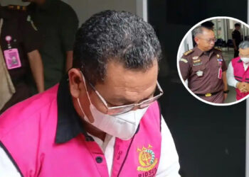 Eks Kadisdik N saat dibawa penyidik Kejari Banjarmasin menuju mobil tahanan