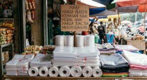 Harga Plastik Naik hingga 80 Persen