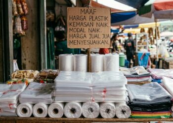 Harga Plastik Naik hingga 80 Persen