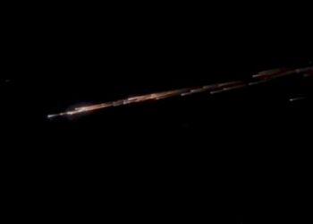 Sampah antariksa mirip meteor terlihat melintasi langit di Lampung