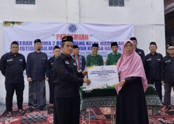 Serah terima 2 buah ruang kelas program SOS LazisMu Kota Banjarmasin kepada MIM Kertak Hanyar