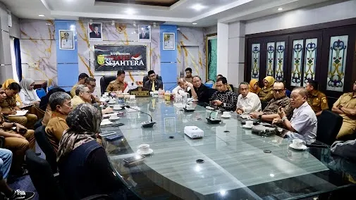 Audiensi antara Pemko Banjarmasin, penggugat, DPRD, SKPD, akademisi, serta pemerhati lingkungan