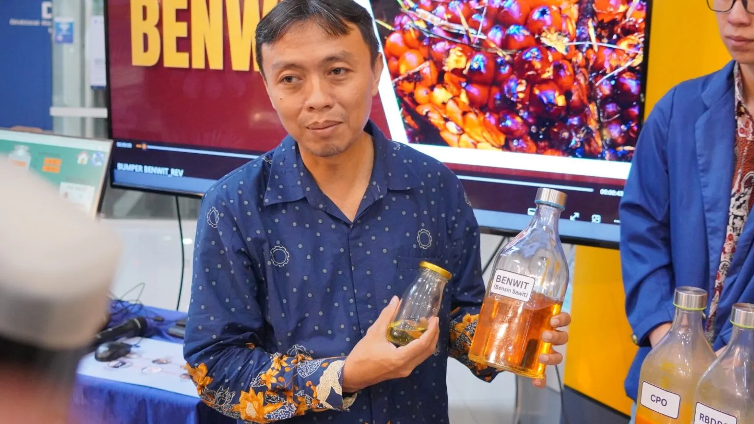 Peneliti dari ITS Dr Eng Hosta Ardhyananta ST MSc saat memamparkan proses dan hasil produksi Benwit