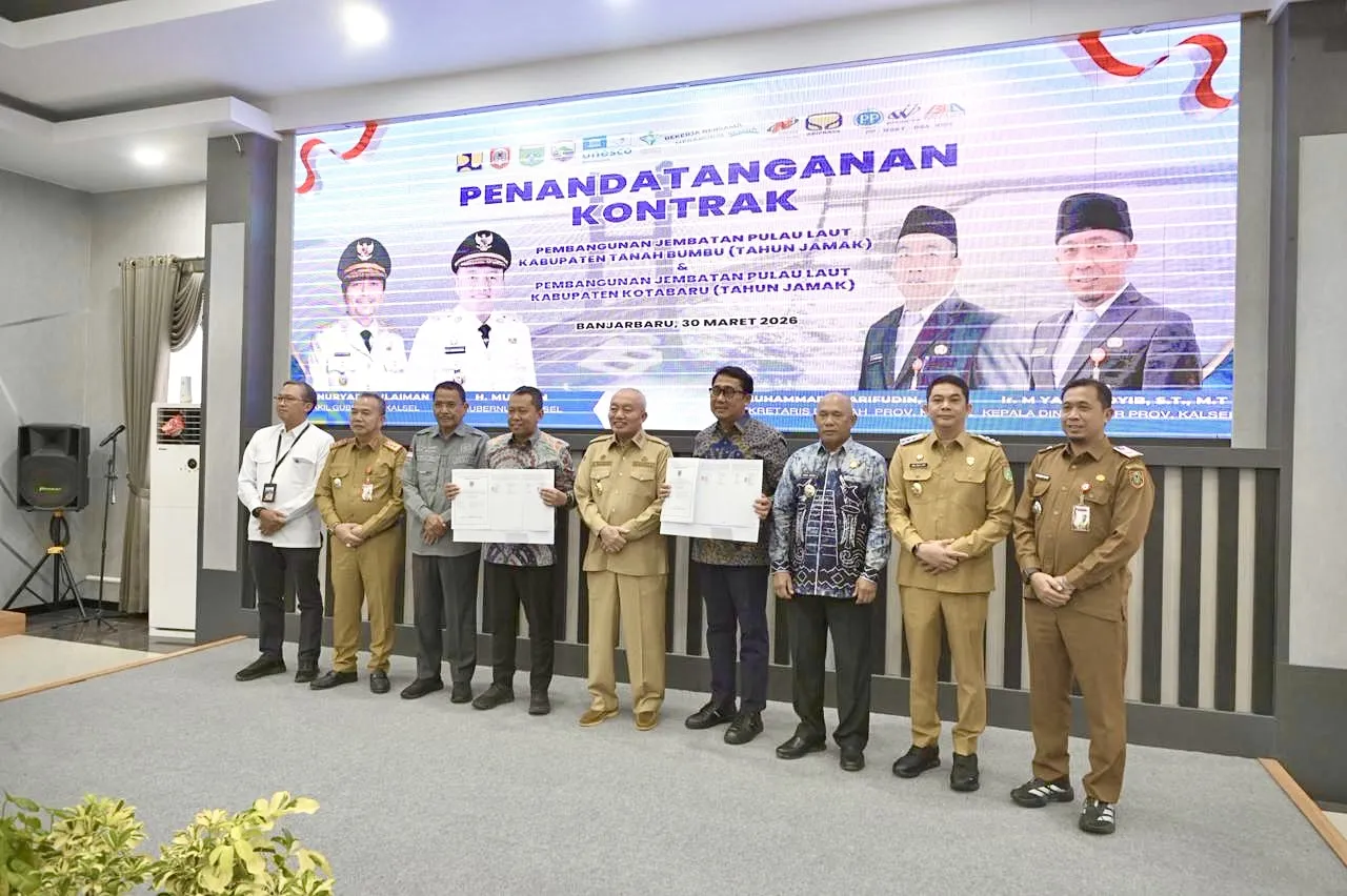 Penandatanganan kontrak proyek pembangunan jembatan pulau laut di Kabupaten Tanah Bumbu, Kalsel