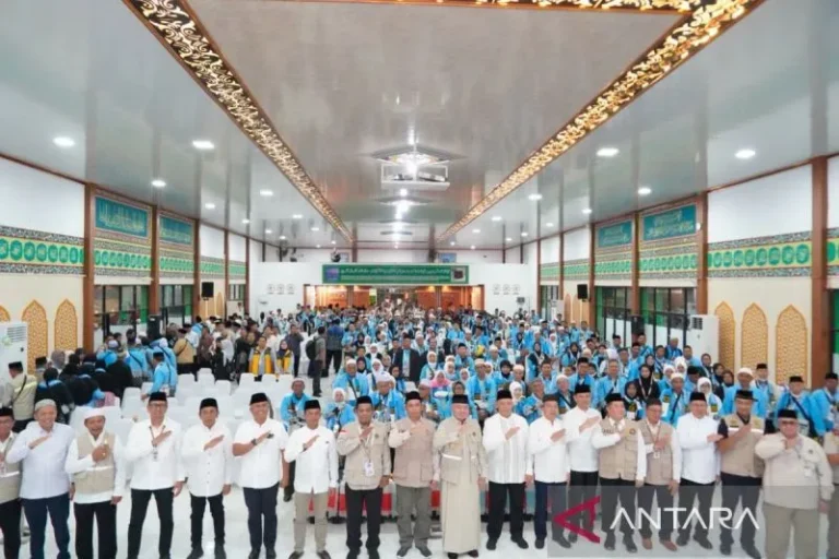 Kloter Pertama Haji Embarkasi Banjarmasin 2026 Resmi Terbang Tadi Malam, Gubernur Sampaikan Pesan Penting!