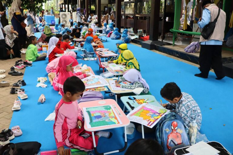 Ratusan Santri Ramaikan Lomba Santri Ceria di Anjungan Kalsel TMII. Ini Tujuannya!