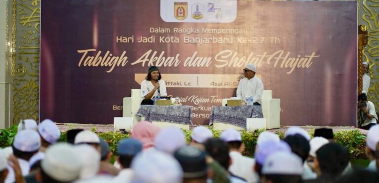 Ribuan Jemaah Padati Tabligh Akbar dan Salat Hajat HUT ke-27 Banjarbaru, Hanan Attaki Ajak Generasi Muda Bijak Bermedsos