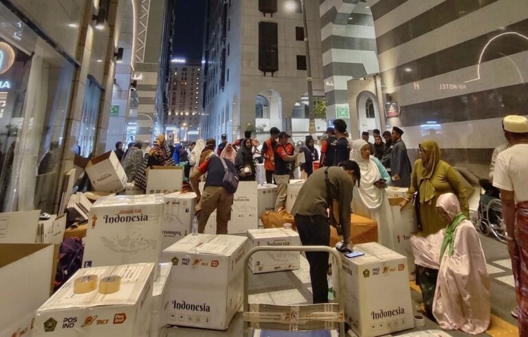 Begini Cara Kirim Oleh-oleh Haji di Arab Saudi Melalui Pos Indonesia!