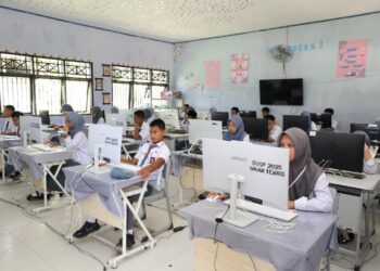 Ribuan Anak Indonesia Raih Skor Sempurna TKA