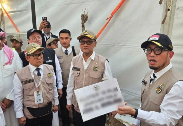 Pemasangan Identitas KBIHU di Tenda Haji Tuai Teguran Wamenhaj Dahnil
