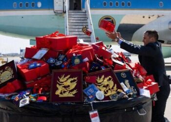 Delegasi AS Buang Semua Barang dari China Sebelum Naik Air Force One