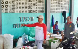 Wali Kota Banjarmasin H.M. Yamin HR melakukan inspeksi mendadak TPS3R Sujing Sejahtera