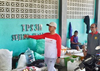 Wali Kota Banjarmasin H.M. Yamin HR melakukan inspeksi mendadak TPS3R Sujing Sejahtera