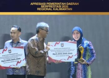 Wali Kota Banjarbaru Raih Penghargaan Regional Kalimantan