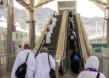 Arab Saudi Pasang 74 Eskalator di Mina