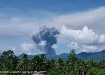 Erupsi Gunung Dukono di Halmahera Utara