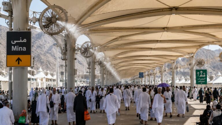Saudi Perluas Area Teduh di Mina, Ribuan Kipas Kabut Disiapkan untuk Jemaah Haji!