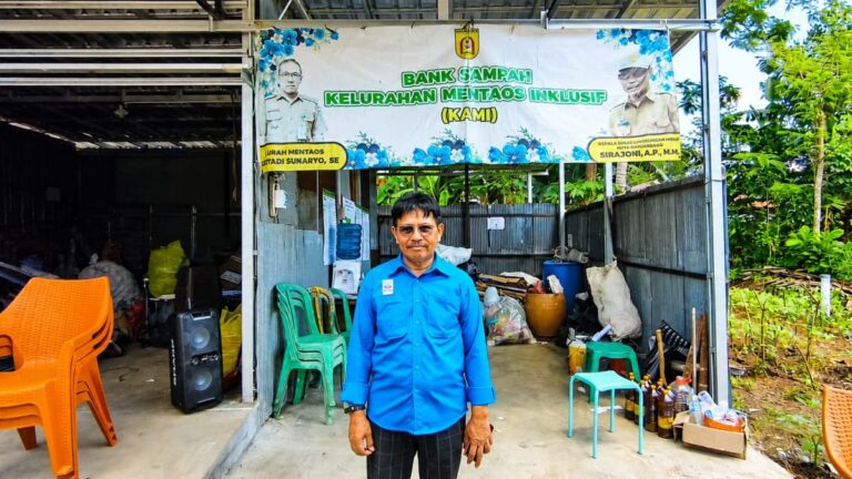 Transformasi Digital RT Mentaos Banjarbaru: Warga RT 02 RW 04 Mentaos Kini Bayar Iuran Lewat QRIS