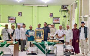Pengurus Masjid Fathul Iman Palangka Raya bersama pengurus Masjid Al Jihad Banjarmasin