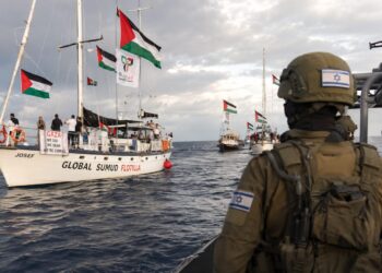 Ilustrasi militer Israel yang mengancam rombongan misi kemanusiaan internasional Global Sumud Flotilla [GSF]