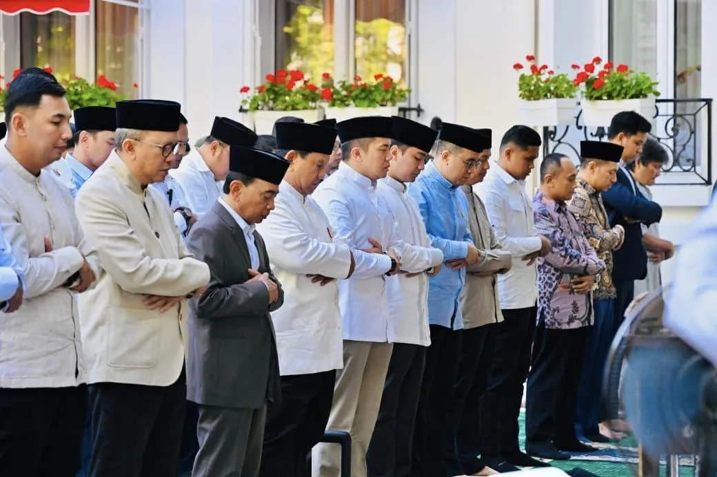 Presiden Prabowo Subianto melaksanakan salat Idul Adha 1447 H di Wisma Indonesia, Paris, Prancis