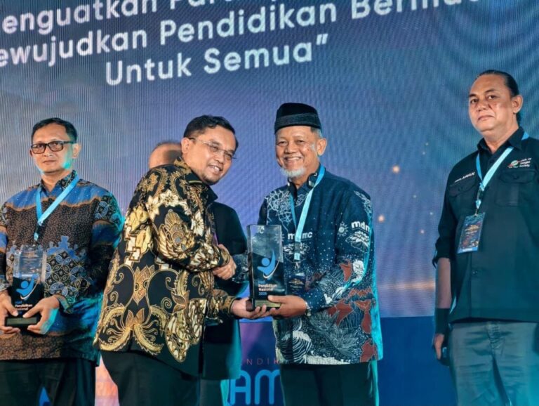 Kemendikdasmen Beri Penghargaan Kepada MDMC sebagai Mitra Pendidikan Tangguh Bencana!